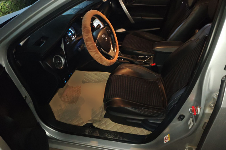 丰田 卡罗拉 2016款 双擎 1.8L E-CVT精英版中控内饰19