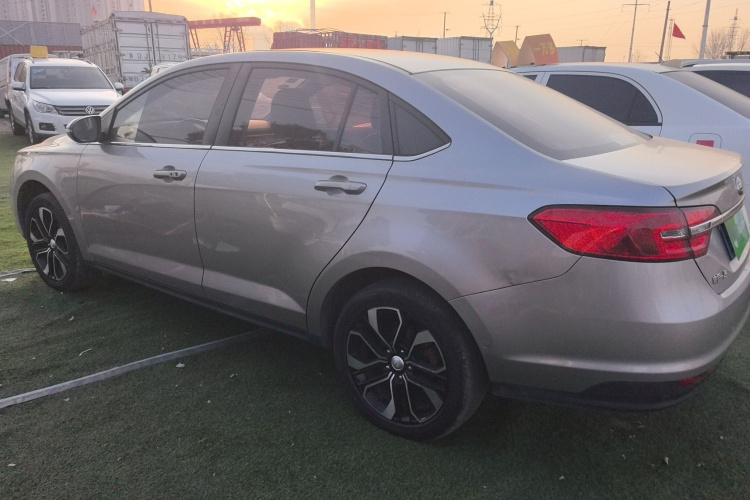 一汽 骏派A50 2018款 1.5L 手动豪华型车身外观4