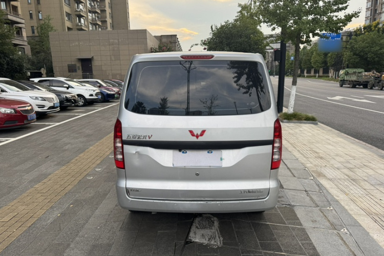 五菱汽车 五菱宏光V 2022款 1.5L劲取版电动助力LAR车身外观6005
