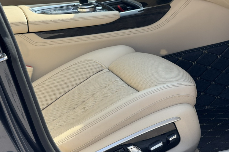 宝马7系 2016款 730Li 豪华型局部细节9004