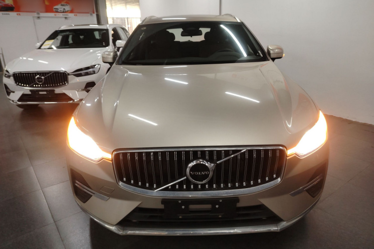 沃尔沃XC60 2025款 B5 四驱智逸豪华版车身外观2