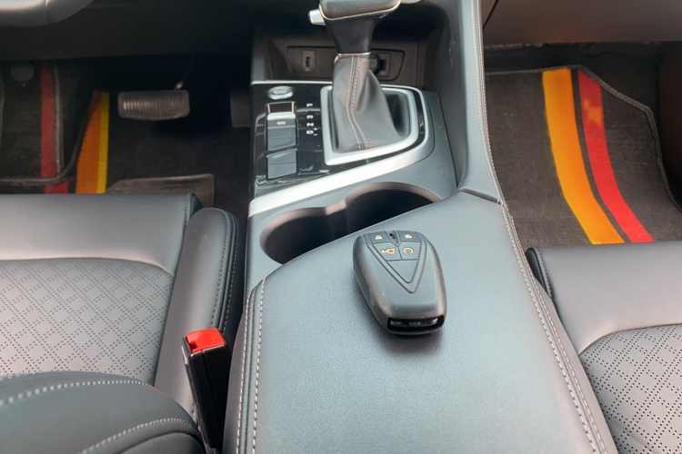 长安 逸动 2020款 PLUS 百万版 1.6L GDI CVT豪华型中控内饰7004