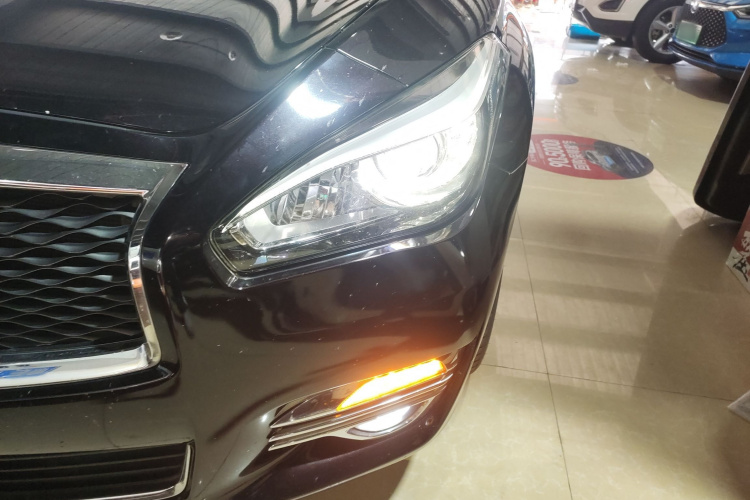 英菲尼迪Q70 2017款 Q70L 2.5L 精英版局部细节36