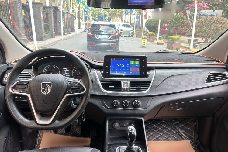 宝骏730 2019款 1.5L 手动时尚型 7座 国VI中控内饰7009