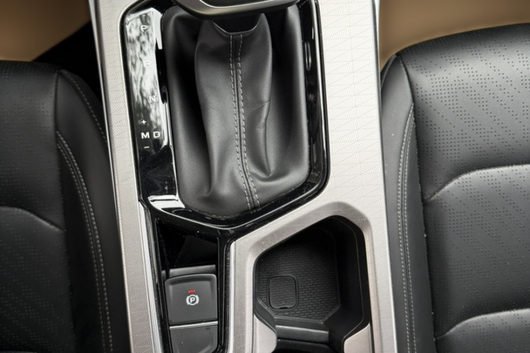 吉利汽车 帝豪 2022款 第4代 1.5L CVT精英型中控内饰7005