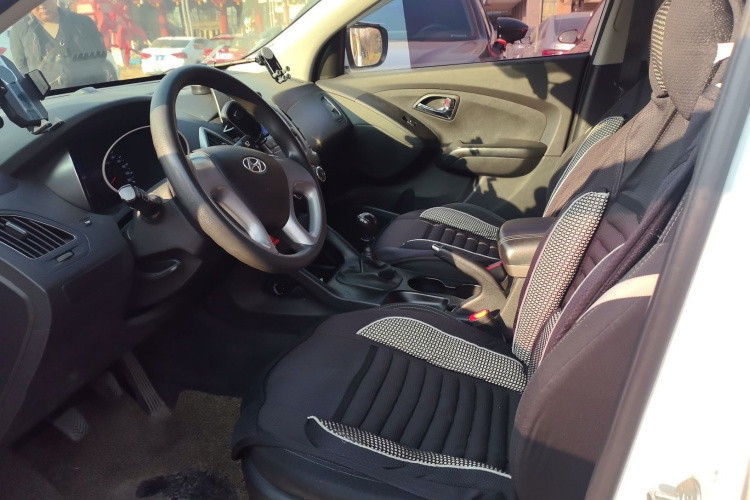 北京现代ix35 2015款 2.0L 手动两驱舒适型 国V局部细节19