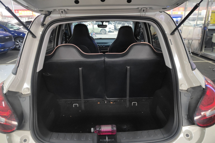 五菱汽车 五菱缤果 2023款 203km 轻享款机舱底盘23