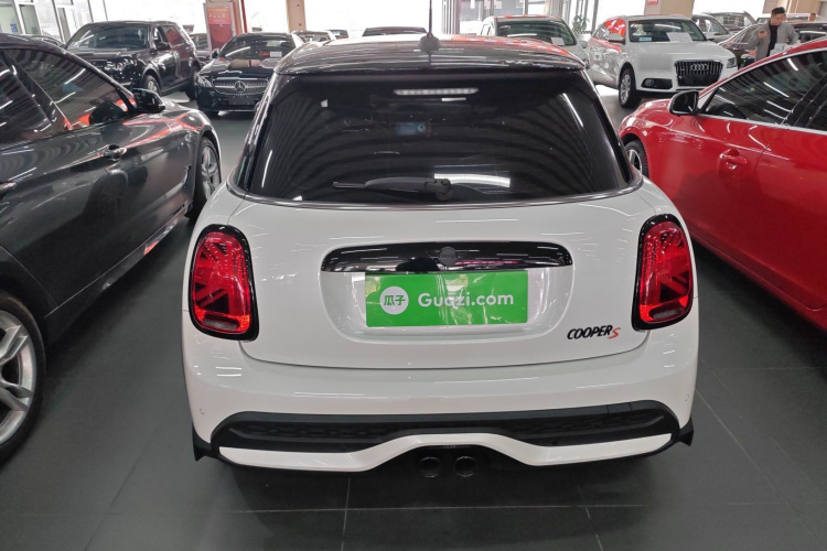 MINI 2023款 改款 2.0T COOPER S 艺术家 五门版车身外观6004