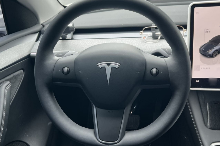 特斯拉 Model Y 2024款 后轮驱动版中控内饰7004