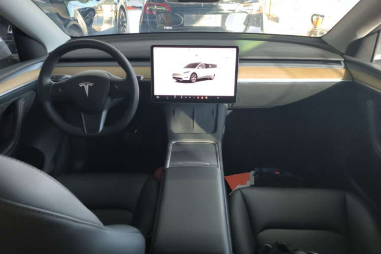 特斯拉 Model Y 2022款 改款 长续航全轮驱动版中控内饰7002