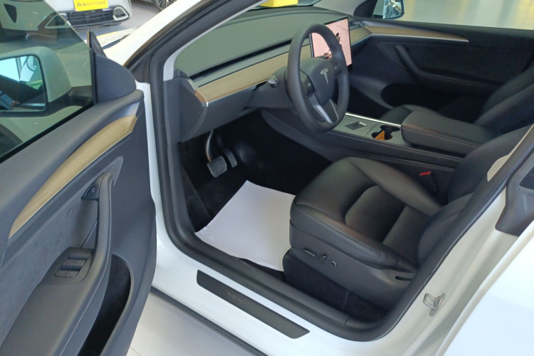 特斯拉 Model Y 2022款 后轮驱动版中控内饰7003