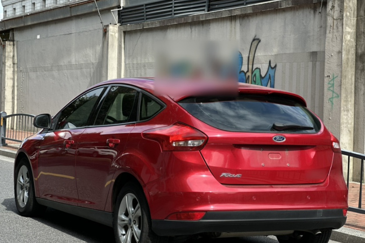 福特 福克斯 2015款 两厢 1.6L 自动舒适型车身外观6003