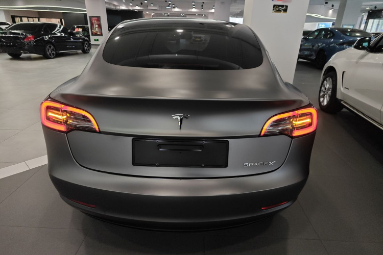 特斯拉 Model 3 2022款 后轮驱动版车身外观6