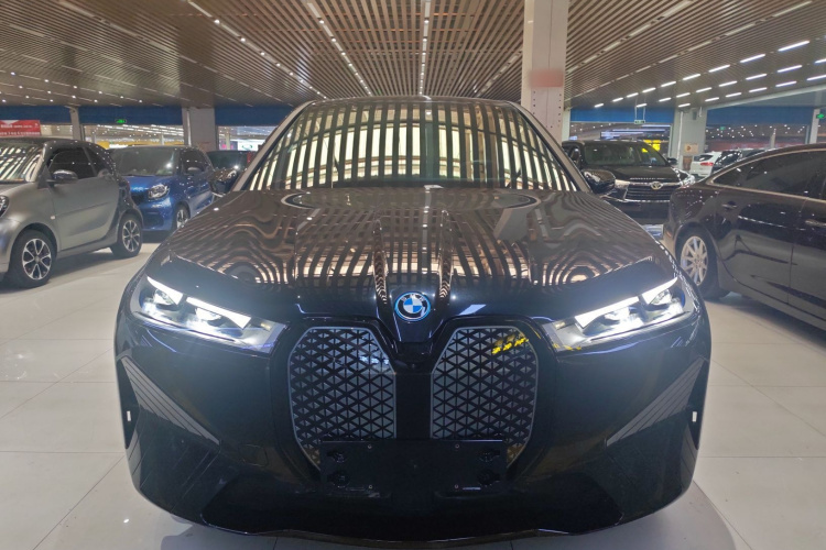 宝马iX 2023款 改款 xDrive40车身外观2