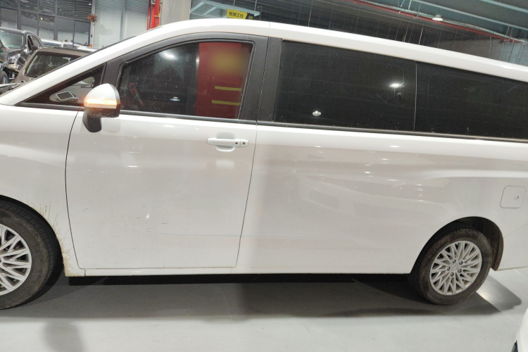 BAW北汽制造 锐胜王牌M7 2023款 2.0L 自动长轴创享型 7座车身外观4