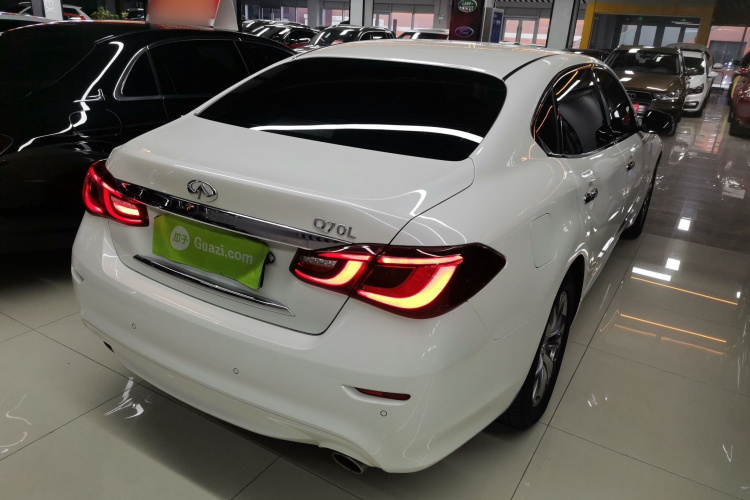英菲尼迪Q70 2019款 Q70L 2.0T 精英版车身外观7