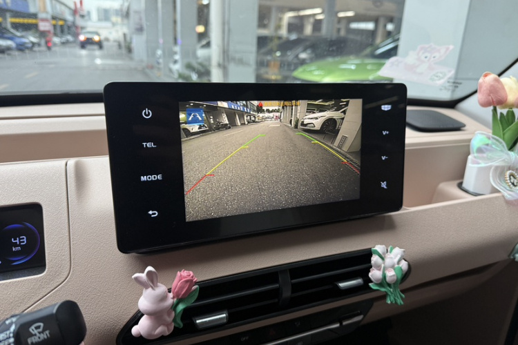 吉利银河 2023款 熊猫mini 200km 耐力熊中控内饰7002