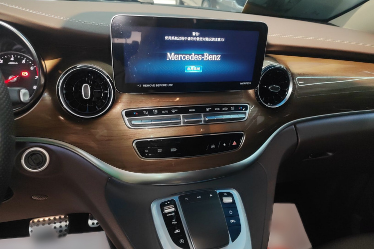 奔驰V级 2022款 V 260 尊贵版局部细节16