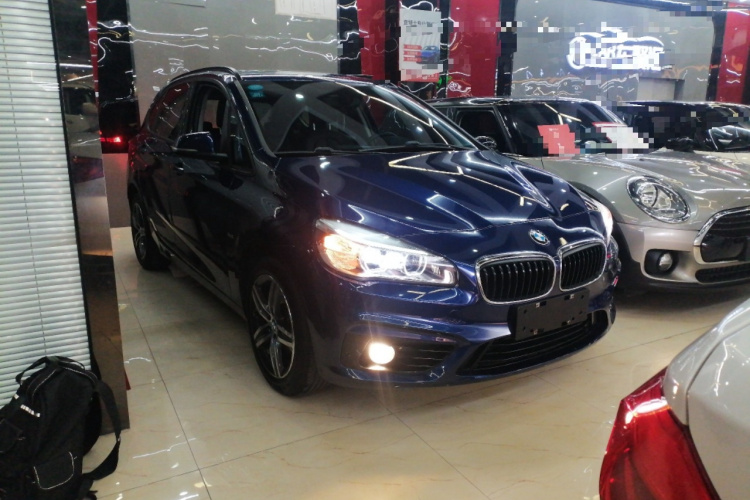 宝马2系旅行车 2016款 218i 运动设计套装车身外观6002