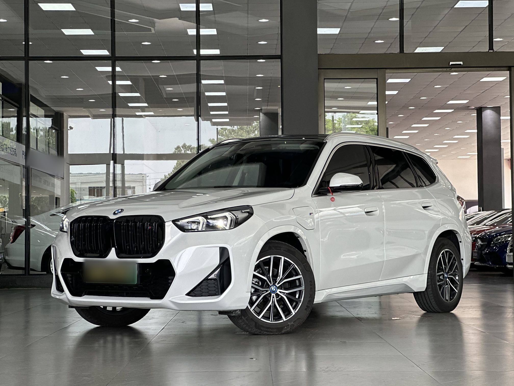 宝马iX1 2023款 eDrive25L M运动套装