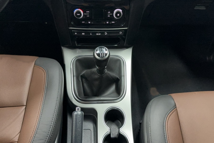 哈弗H5经典 2018款 经典版 2.0T 柴油 手动四驱尊贵型中控内饰7007