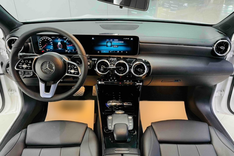 奔驰A级 2020款 改款二 A 180 L 运动轿车中控内饰7003