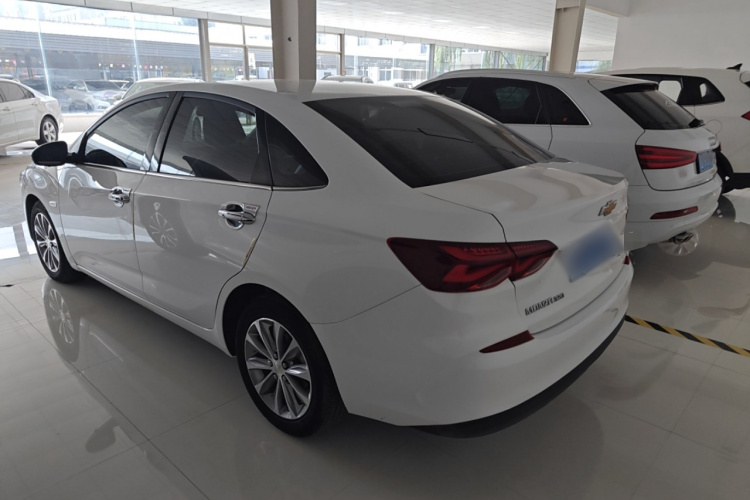 雪佛兰 科鲁泽 2022款 320 自动悦享版车身外观6005