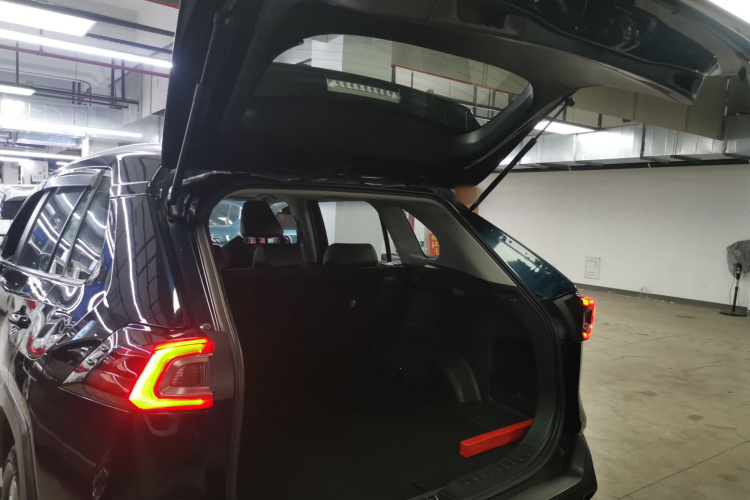 丰田 威兰达 2020款 2.0L CVT四驱豪华版局部细节23