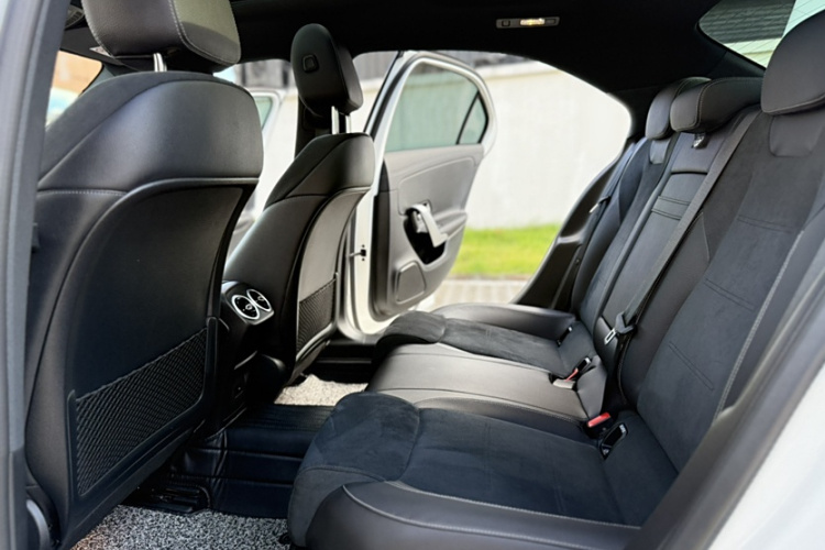 奔驰A级 2022款 改款三 A 200 L 运动轿车时尚型中控内饰7010