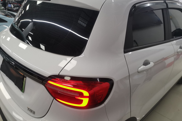 零跑汽车 零跑T03 2023款 310纷享版车身外观6005