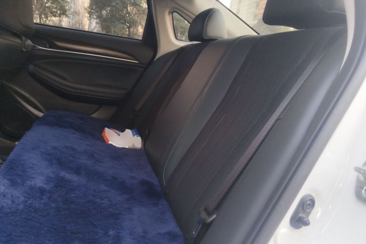 广汽传祺 传祺GA6 2019款 270T 自动精英版中控内饰21