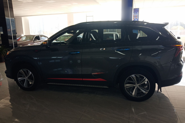 长安CS75 PLUS 2020款 1.5T 自动尊贵型车身外观4