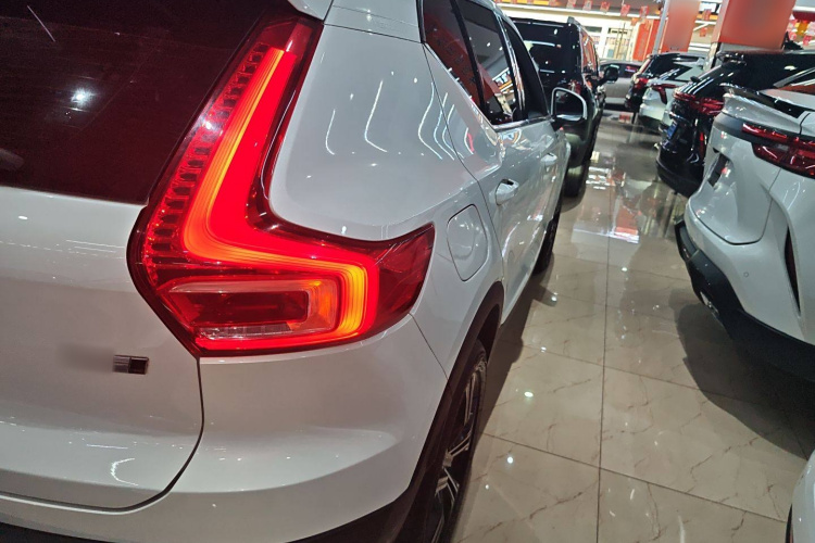 沃尔沃XC40 2020款 T4 四驱智远豪华版车身外观9