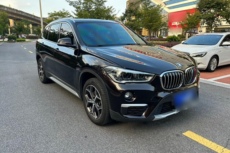 宝马X1 2019款 sDrive18Li 尊享型车身外观6002