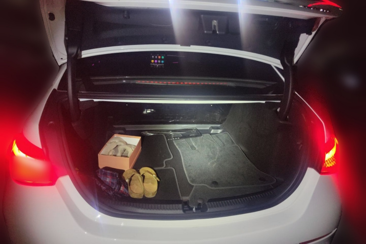 奔驰C级 2025款 C 260 L 运动版中控内饰23