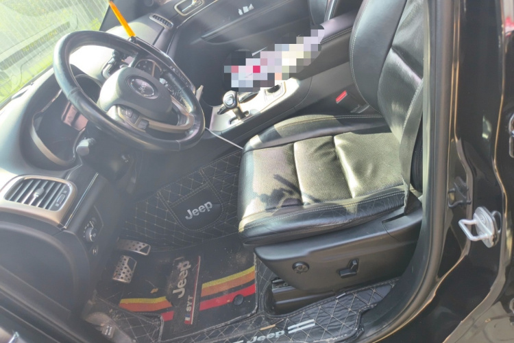 Jeep 大切诺基(进口) 2014款 3.6L 精英导航版局部细节19