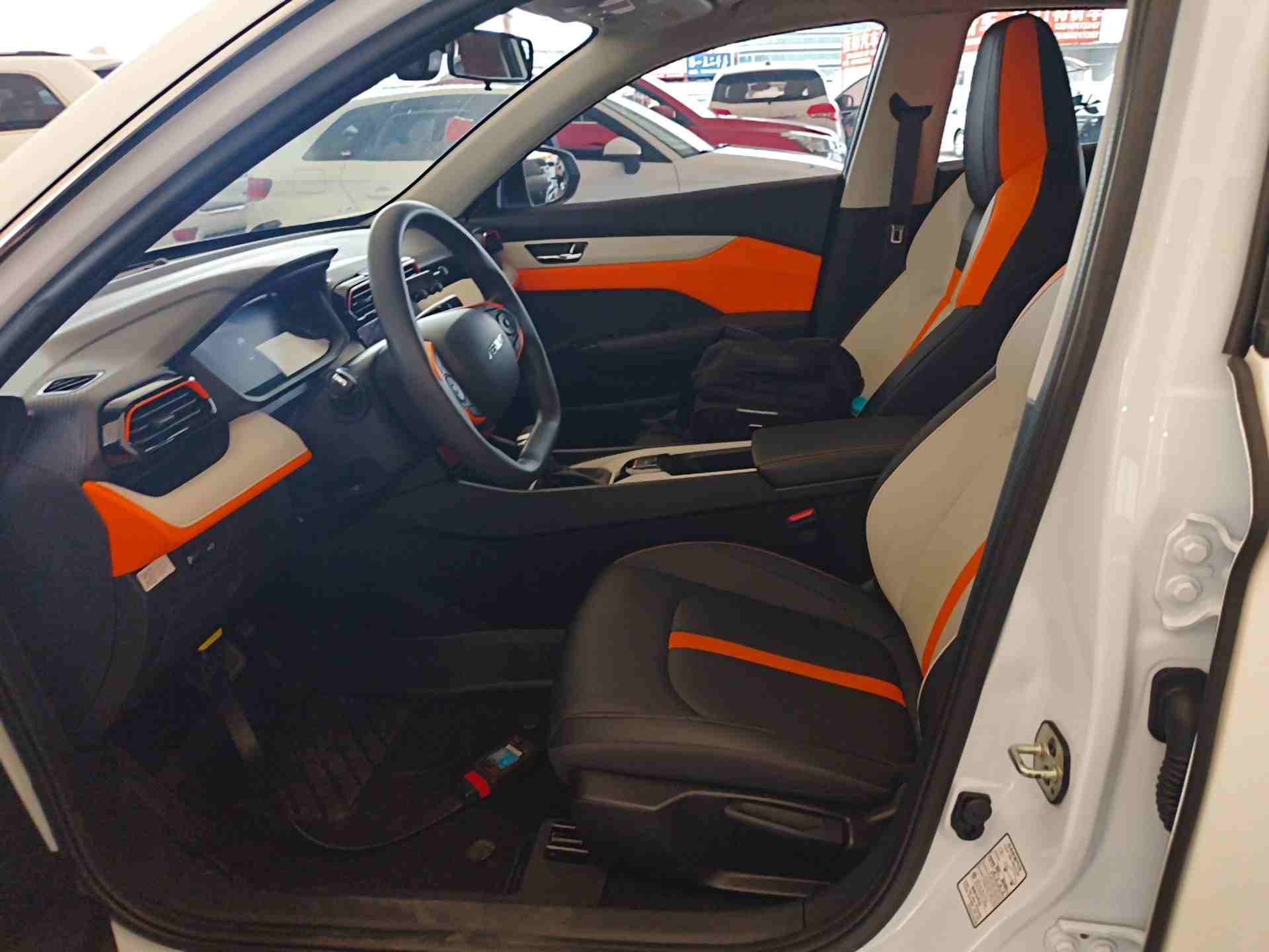 左侧前座椅展示