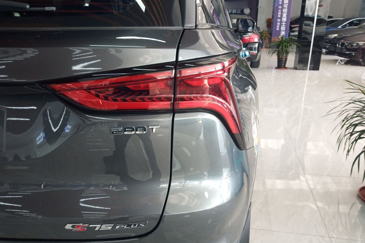 长安CS75 PLUS 2020款 1.5T 自动尊贵型车身外观9