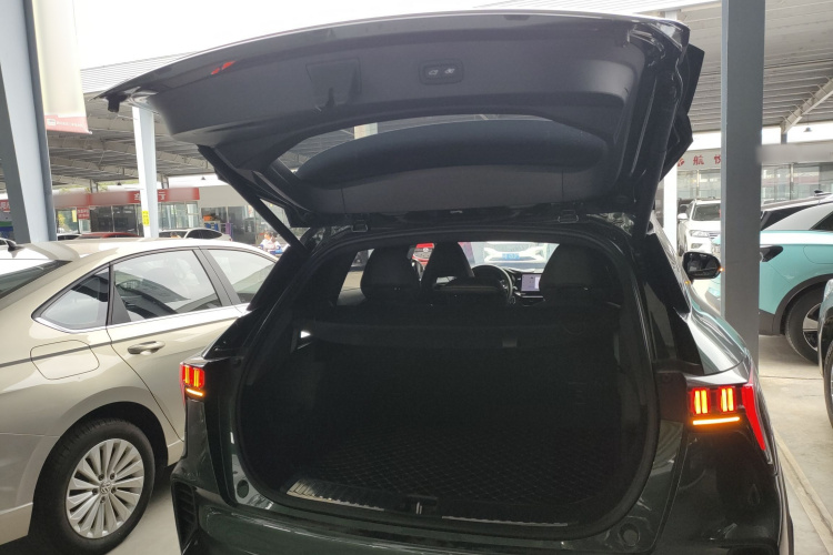 领克06 2023款 Remix 1.5T Hero机舱底盘23