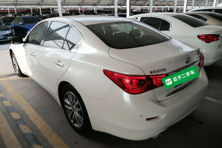 英菲尼迪Q50L 2016款 2.0T 舒适版车身外观4