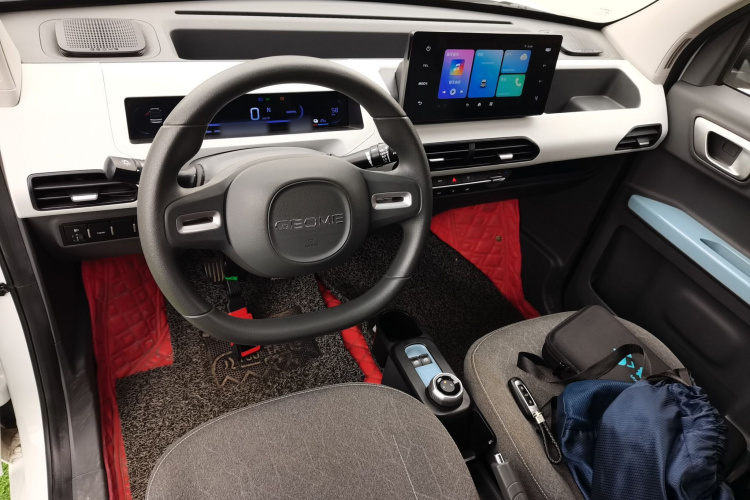 吉利银河 2024款 熊猫mini 200km 耐力熊中控内饰12