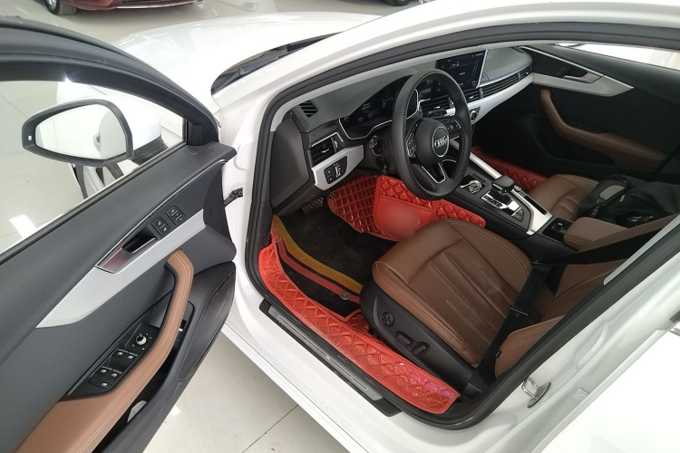 奥迪A4L 2020款 40 TFSI 豪华致雅型中控内饰20