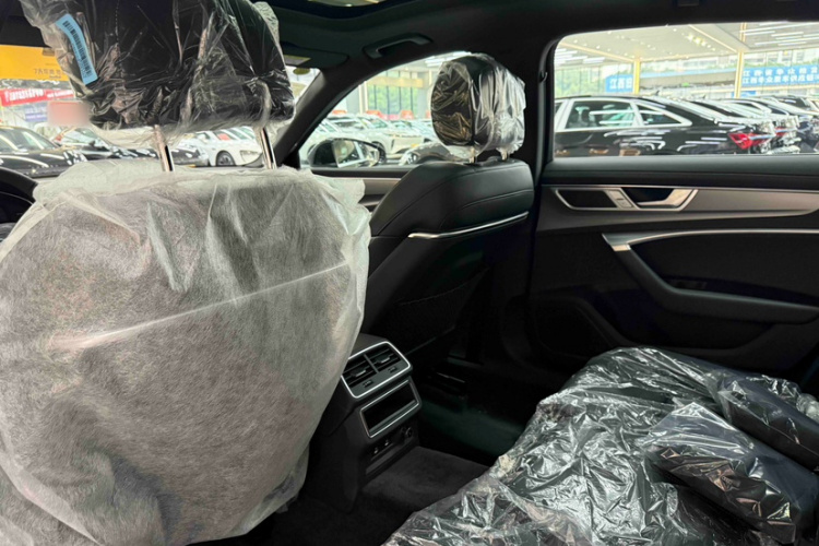 奥迪A6L 2025款 40 TFSI 豪华动感型中控内饰7005
