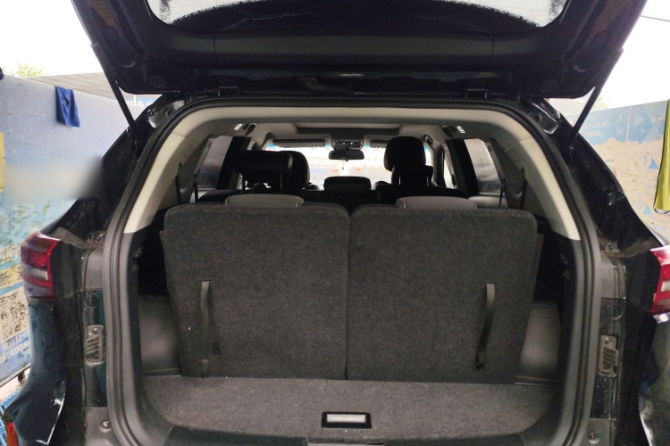 捷途X70 2023款 1.5T 手动超越版 7座机舱底盘23