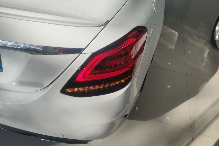 奔驰C级 2021款 C 260 星耀臻藏版车身外观9