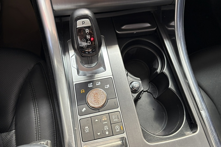 路虎 揽胜运动版 2016款 3.0 SC V6 SE中控内饰7004