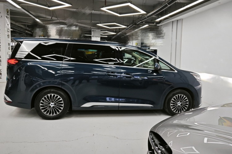 腾势D9 2022款 DM-i 970 四驱尊荣型车身外观6004