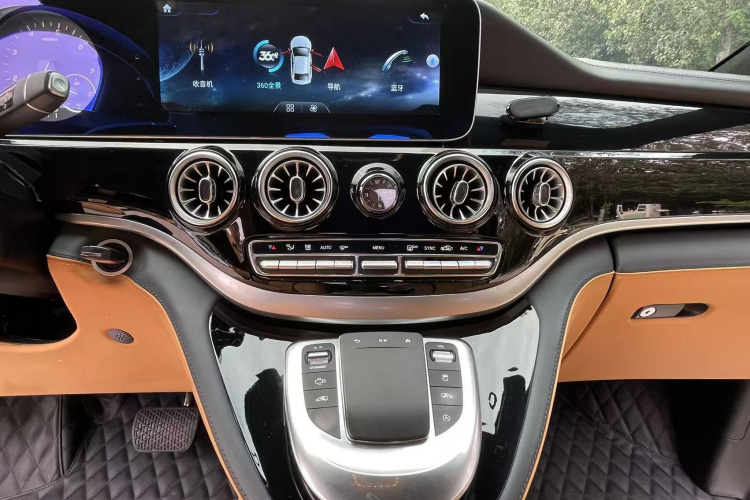 奔驰 威霆 2023款 2.0T 精英版 7座局部细节9002