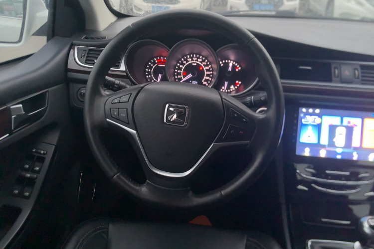 众泰Z500 2015款 1.5T 手动尊贵型中控内饰13