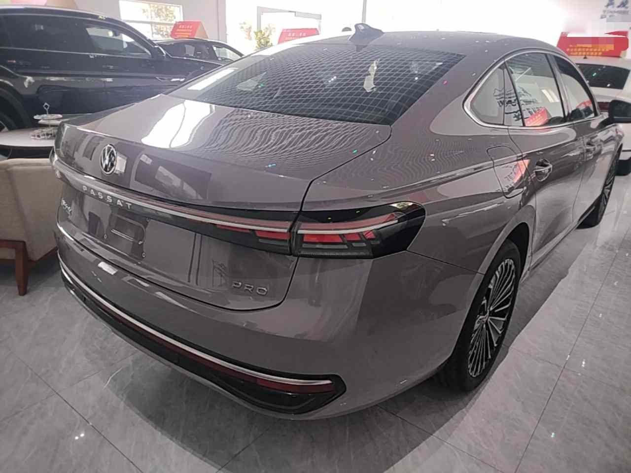 大众 帕萨特 2025款 Pro 380TSI 龙尊版(5)
